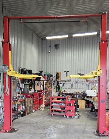 OFFSITE: TLS 9000LB 2-POST AUTO HOIST