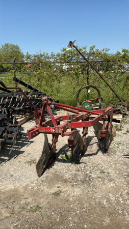MASSEY FERGUSON #66 3 FURROW 3PTH PLOW