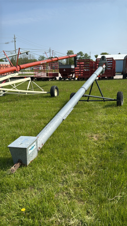 HUTCHINSON 22FT X 8IN AUGER ON TRANSPORT