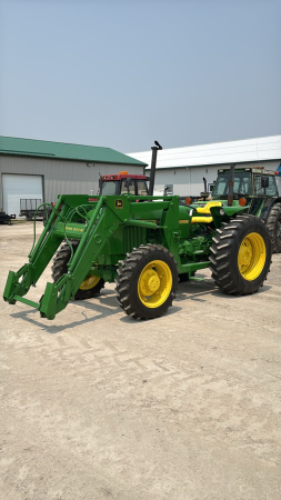 JOHN DEERE 2350 MFWD DIESEL TRACTOR WITH LOADER