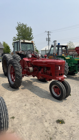 FARMALL H GAS TRACTOR