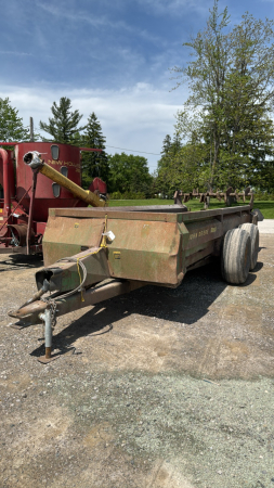 JOHN DEERE 680 TANDEM MANURE SPREADER