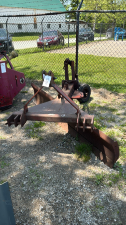8FT 3PTH BLADE WITH REAR GUAGE WHEEL