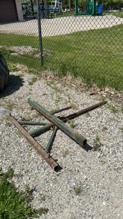 BALE SPEAR TO MOUNT IN BUCKET