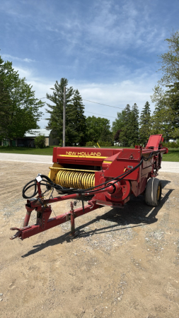 NEW HOLLAND HAYLINER 316 SQUARE BALER