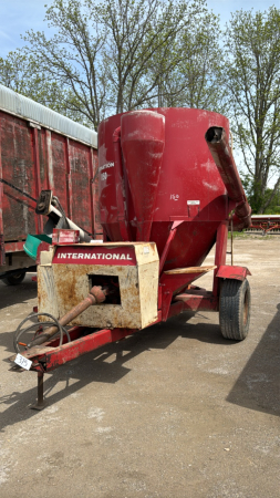 INTERNATIONAL 1150 MIXMILL