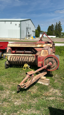 INTERNATIONAL 430T SQAURE BALER