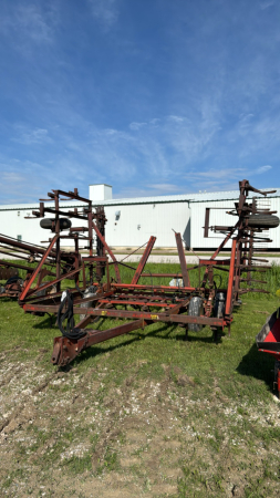 INTERNATIONAL 45 VIBRASHANK 26FT CULTIVATOR