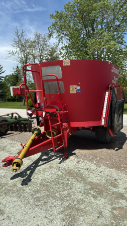 TRIOLET SOLOMIX 1-1000L TMR WAGON