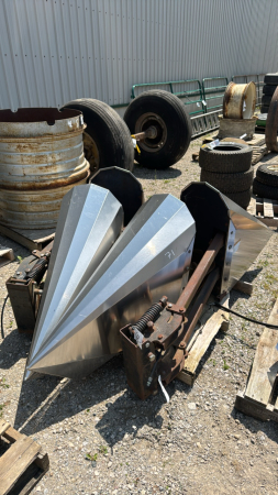 (4) TRIDEKON CROP DIVIDERS W/AIR LIFT BRACKETS