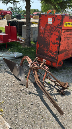 MASSEY HARRIS SINGLE FURROW PLOW