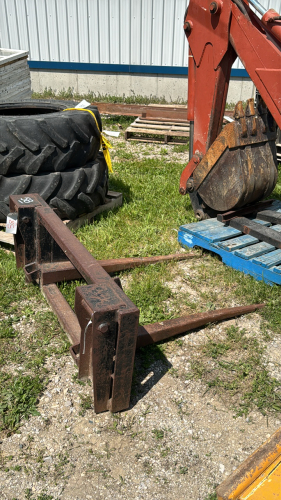 BALE SPEAR FOR JOHN DEERE LOADER