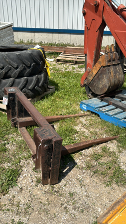 BALE SPEAR FOR JOHN DEERE LOADER