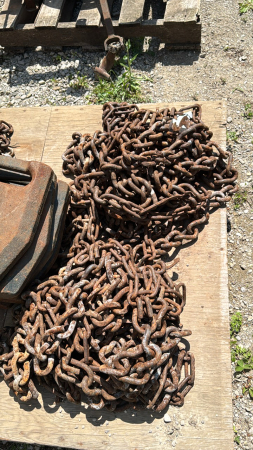 SET OF TIRE CHAINS FOR 15.5-38