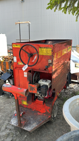 AGRI METAL 530 SELF PROPELLED FEED CART