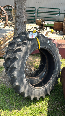 (2) TITAN 9.5-24 TRACTOR TIRES