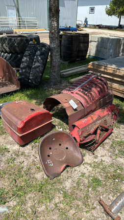 LOT OF MASSEY 333 TRACTOR PARTS