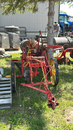 MASSEY HARRIS 2 FURROW TRAIL PLOW