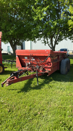 NEW HOLLAND 195 TANDEM MANURE SPREADER