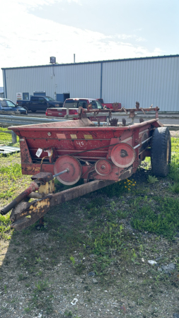 NEW HOLLAND 512 SINGLE AXLE MANURE SPREADER