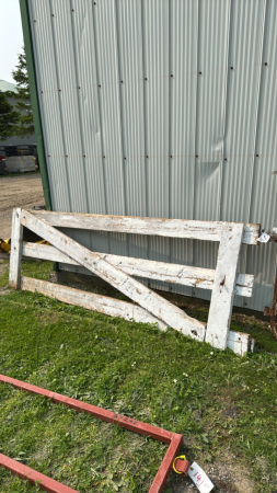 8FT WOODEN GATE