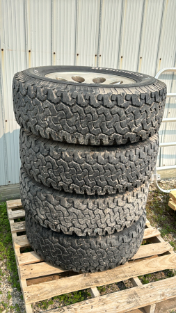 SET OF 4 BFG 275/70R18 TIRES ON ALUMINUM 8-BOLT RIMS
