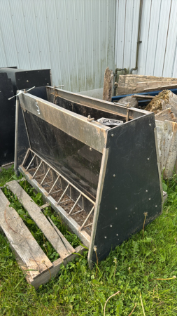 DOUBLE SIDED 48IN HOG FEEDER