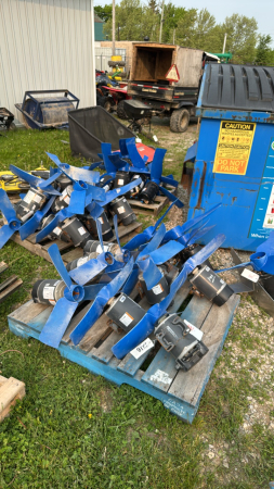 APPROX 35 HOG SLAT FANS