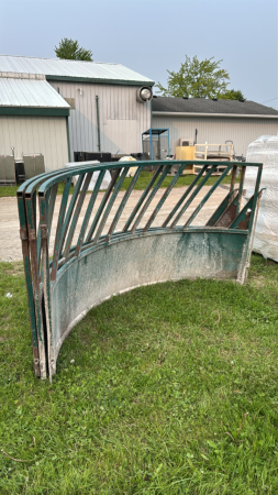 STEEL 3-SECTION ROUND BALE FEEDER