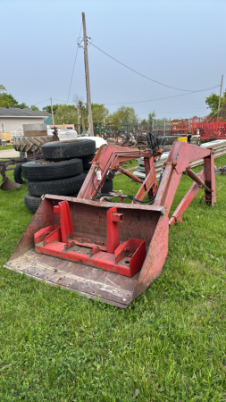 MASSEY FERGUSON 2418 LOADER