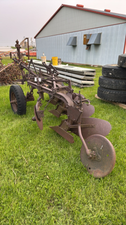 INTERNATIONAL 3 FURROW TRAIL PLOW
