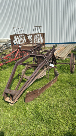 ANTIQUE ROAD GRADER
