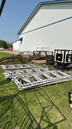 12-DEBOER 10FT SECTIONS OF LOCKING HEADGATE FOR CATTLE