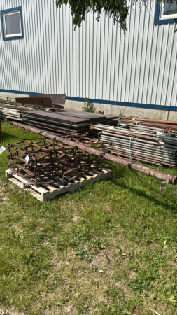 4 SECTION OF DIAMOND HARROW W/POLE
