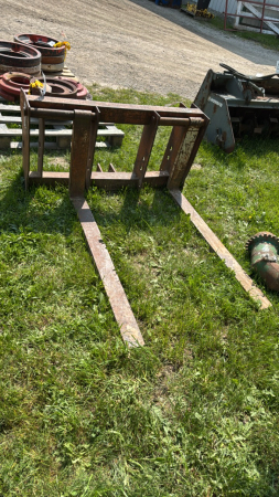 48IN PALLET FORKS FOR LOADER