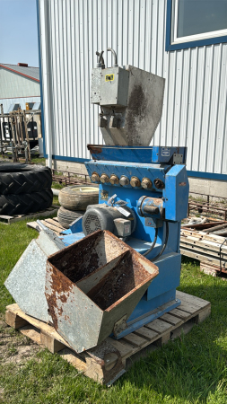 FARMATIC 6-COMPARTMENT 7.5HP/230V HAMMERMILL