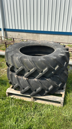 PAIR OF FIRESTONE 13.6-26 TIRES