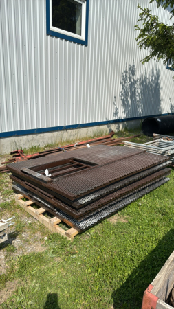 5 POSSANT 5FT X 7FT RAISED FLOOR FARROWING SLATS
