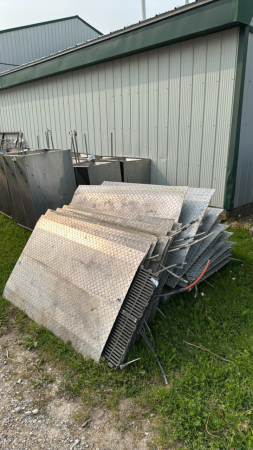 APPROX 35 ALUMINUM HOT WATER HEATING PADS