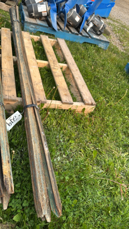 LOT OF 10 STEEL 8FT T-POSTS