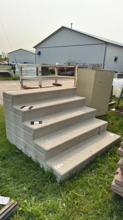 CONCRETE 5-STEP PRECAST STEP UNIT
