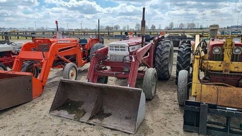 White 1370 Diesel Tractor w/Loader