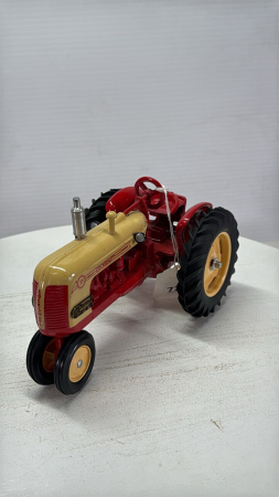 Cockshutt 35 Deluxe Narrow Front Tractor