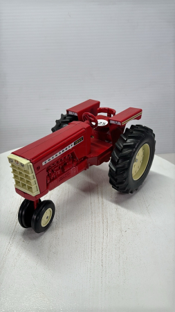 Cockshutt 1855 Tractor