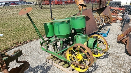 John Deere 2 Row 3pth Planter