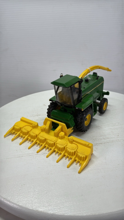 John Deere 6850 Harvester
