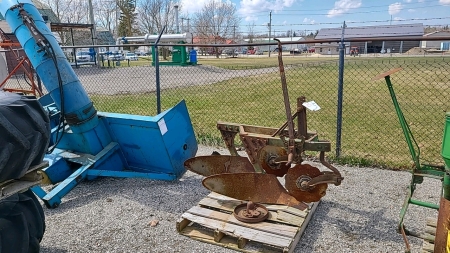 John Deere 2F 3pth Plow