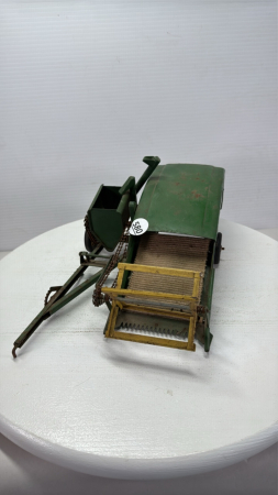 John Deere Pull Type Combine