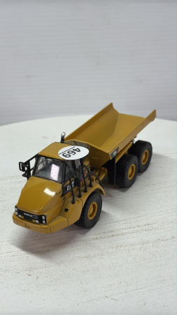 Cat 725 Rock Truck