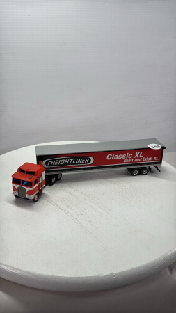 Freightliner Semi